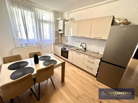 Apartament 2 camere, bloc nou, Centru, etaj 1, parcare, boxă