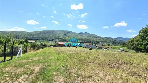 Teren intravilan construibil de 500 mp în Ampoița