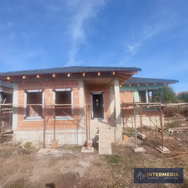 Casa noua cu 4 camere situata in zona Alba Miceti la asfalt cu toate utilitatile, fotografia 7