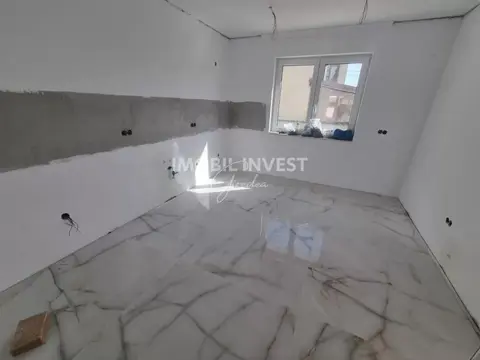 Casă 370 mp, teren 350 mp, 6 camere, 3 niveluri, zona Cetate
