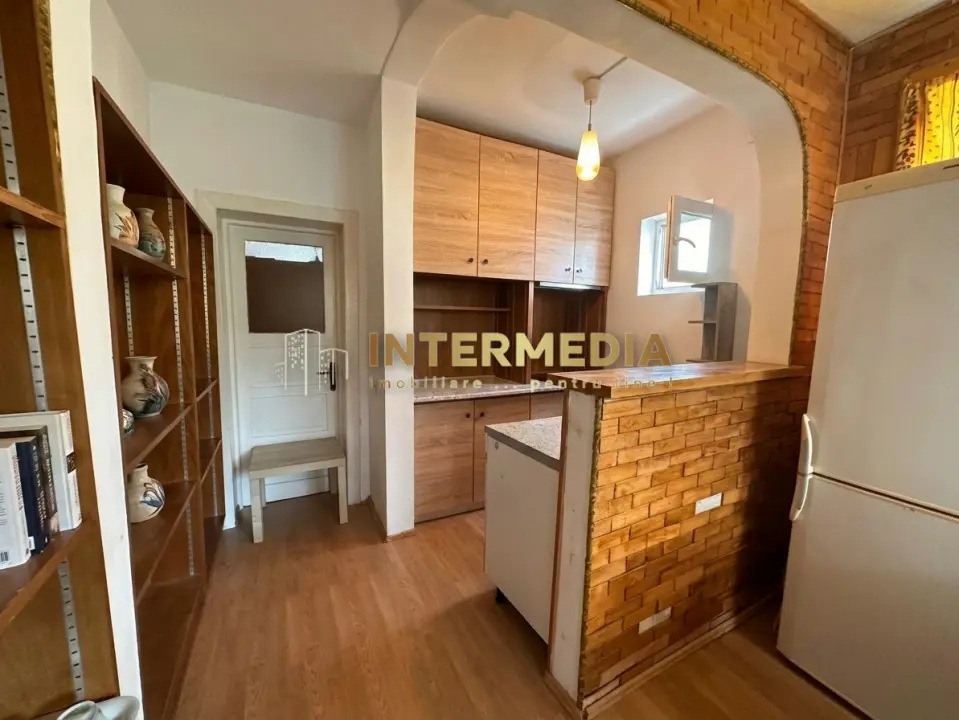 Inchiriere Casa Mobilata 6 Camere CETATE pretabila pentru muncitori, fotografia 3