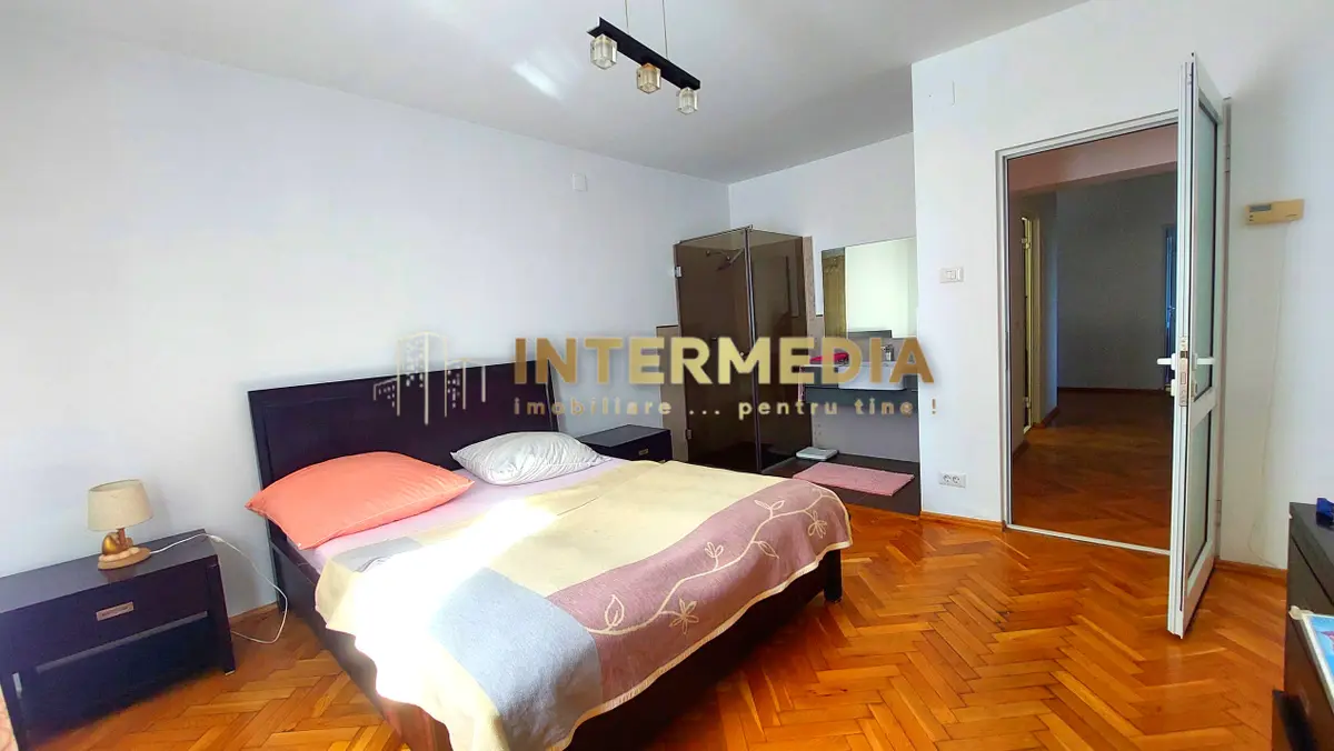 Apartament cu 4 camere 2 bai, 2 balcoane, boxa si garaj CETATE mobilat si utilat, fotografia 3