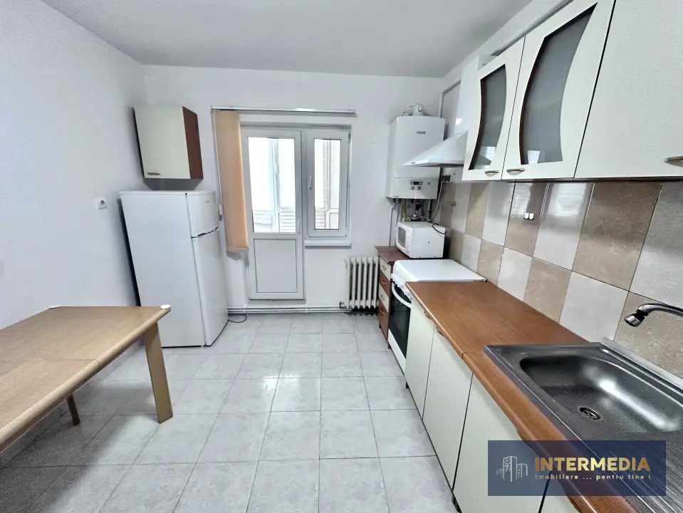 Apartament 2 camere, decomandat, zona Cetate, etaj 3, mobilat, fotografia 5