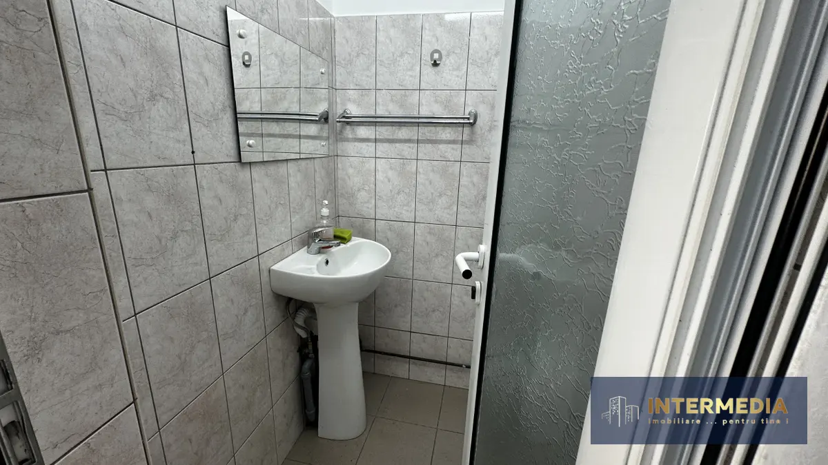 Inchiriere Spatiu Comercial 105 mp la Bulevard cu vad si parcare, fotografia 8
