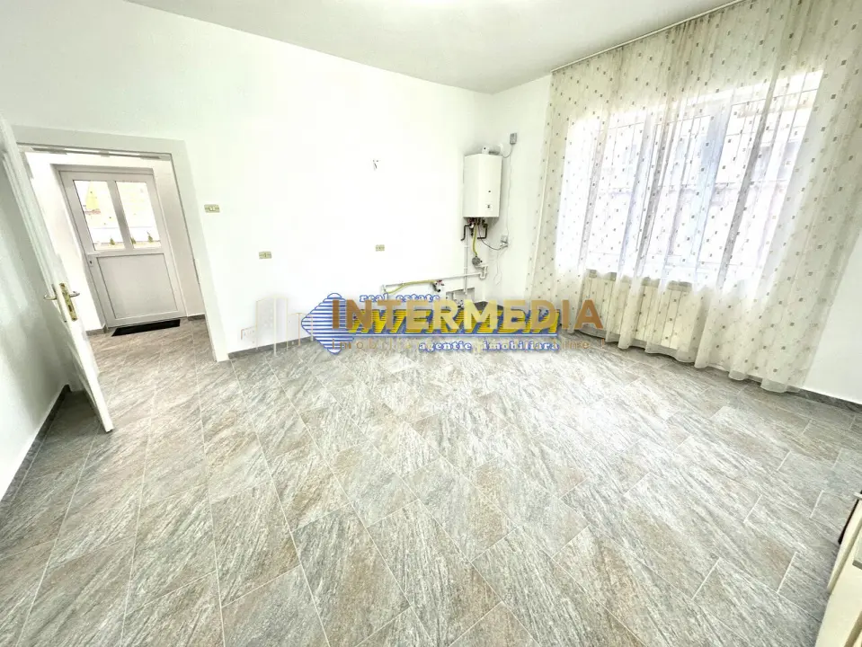 Casa 3 camere in Alba Iulia Zona CENTRU cu 900 mp teren utilitati si la asfalt, fotografia 2