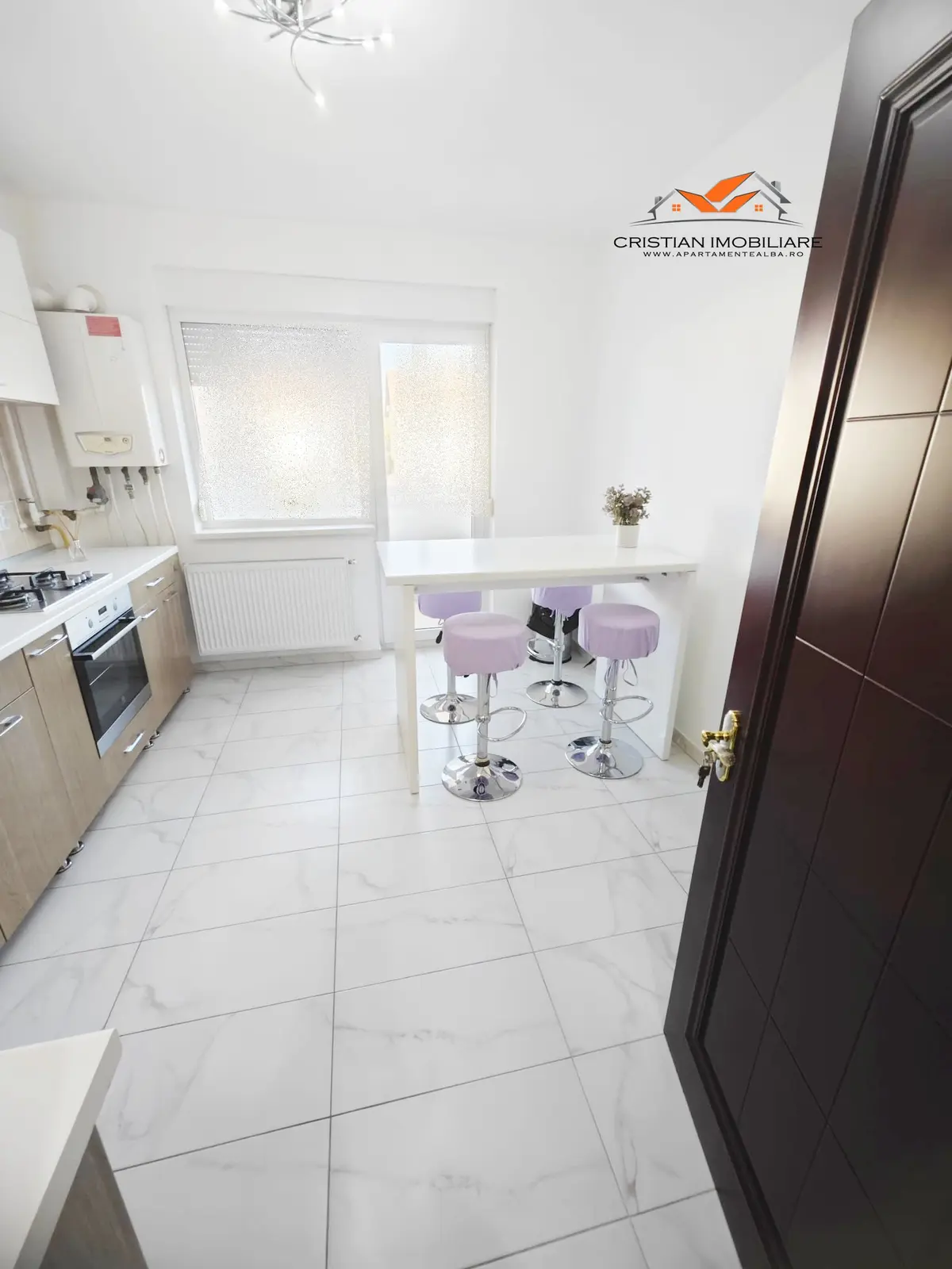 Apartament cu 2 camere decomandat, etaj 1, bloc nou, mobilat și utilat, Cetate, fotografia 1