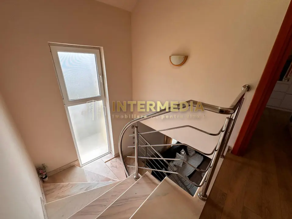 Casa in Centru finisata, mobilata, utilata complet, fotografia 8