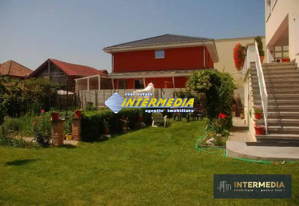 Casa superba de vanzare cu 8 camere in Alba Iulia zona Centrala, fotografia 3