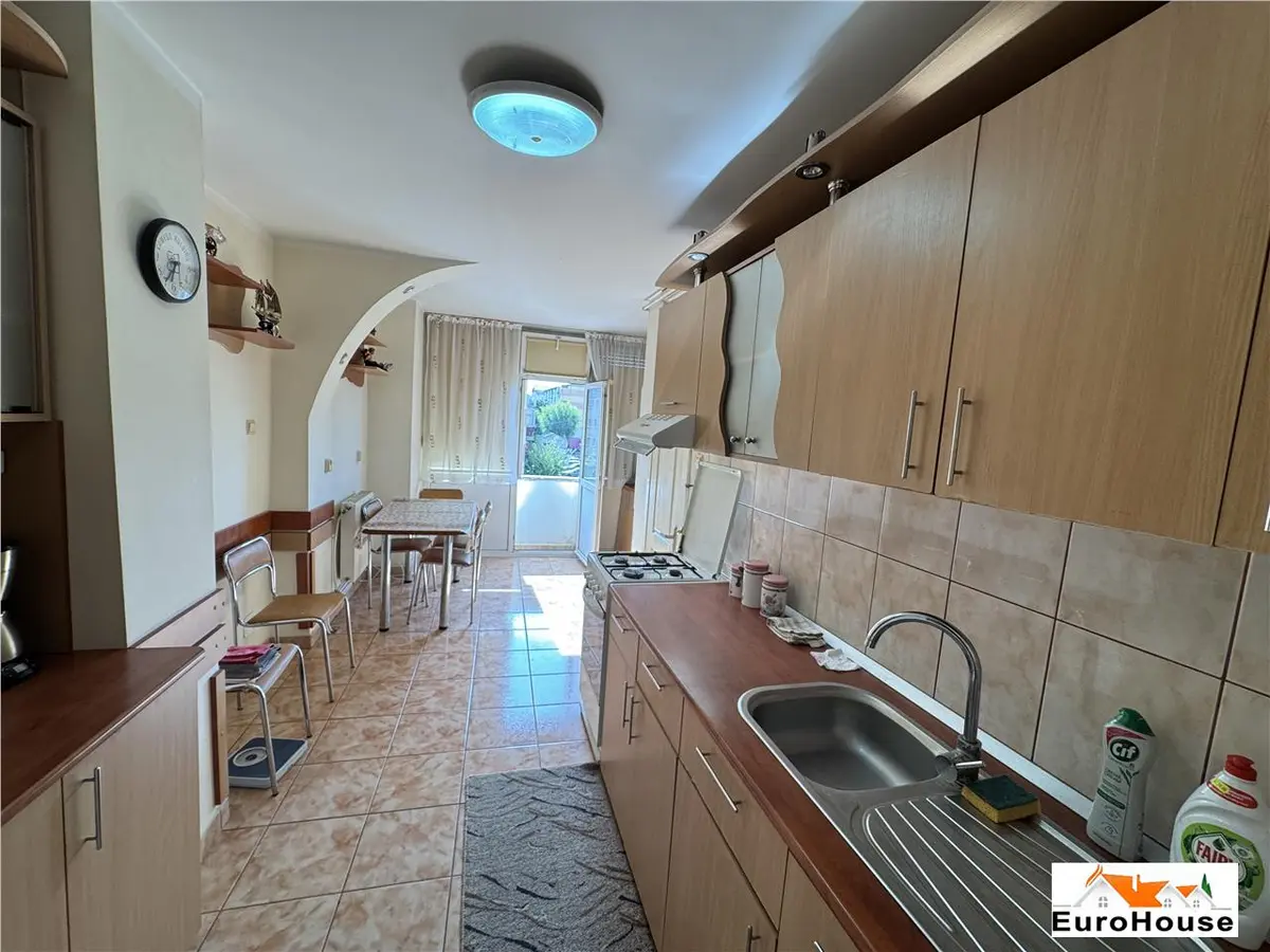 Apartament cu 4 camere de vânzare în Alba Iulia, zona Cetate, fotografia 7