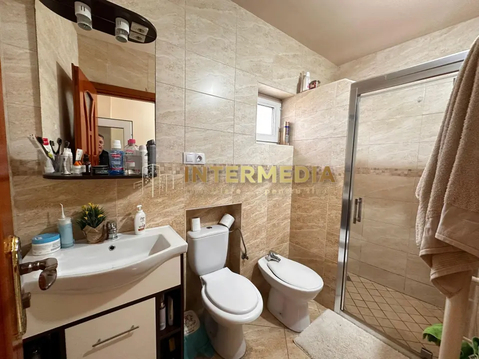Casa in Centru finisata, mobilata, utilata complet, fotografia 4