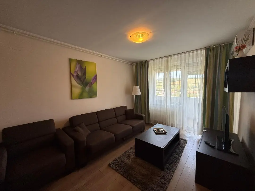 Apartament cu 3 camere de vânzare în zona Cetate, Alba Iulia, fotografia 2