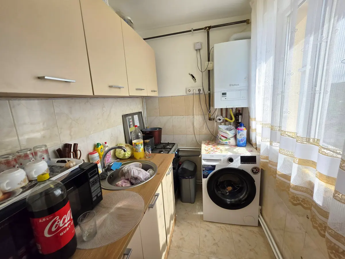 Apartament cu 2 camere, renovat, etaj 2, în Ocna Mureș, fotografia 3
