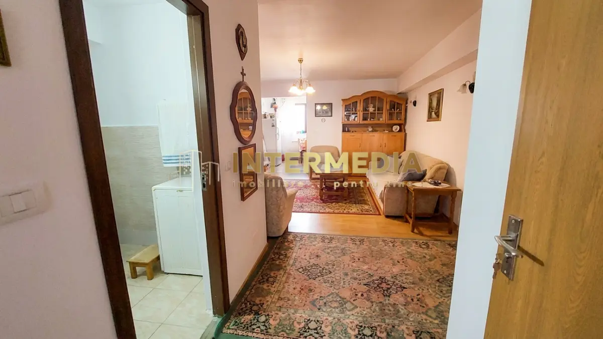 OKAZIE ! Apartament 2 camere Bloc Nou mobilat si utilat loc parcare, fotografia 3