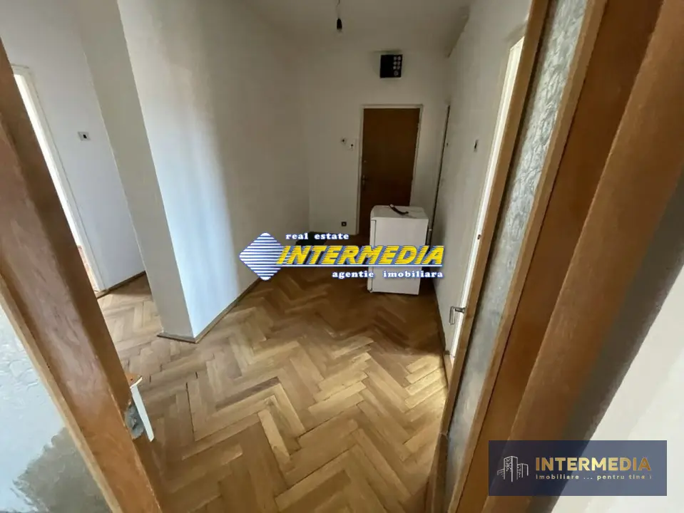 Apartament 3 camere etaj 2 +garaj + boxa in Cetate zona Caroline, fotografia 3