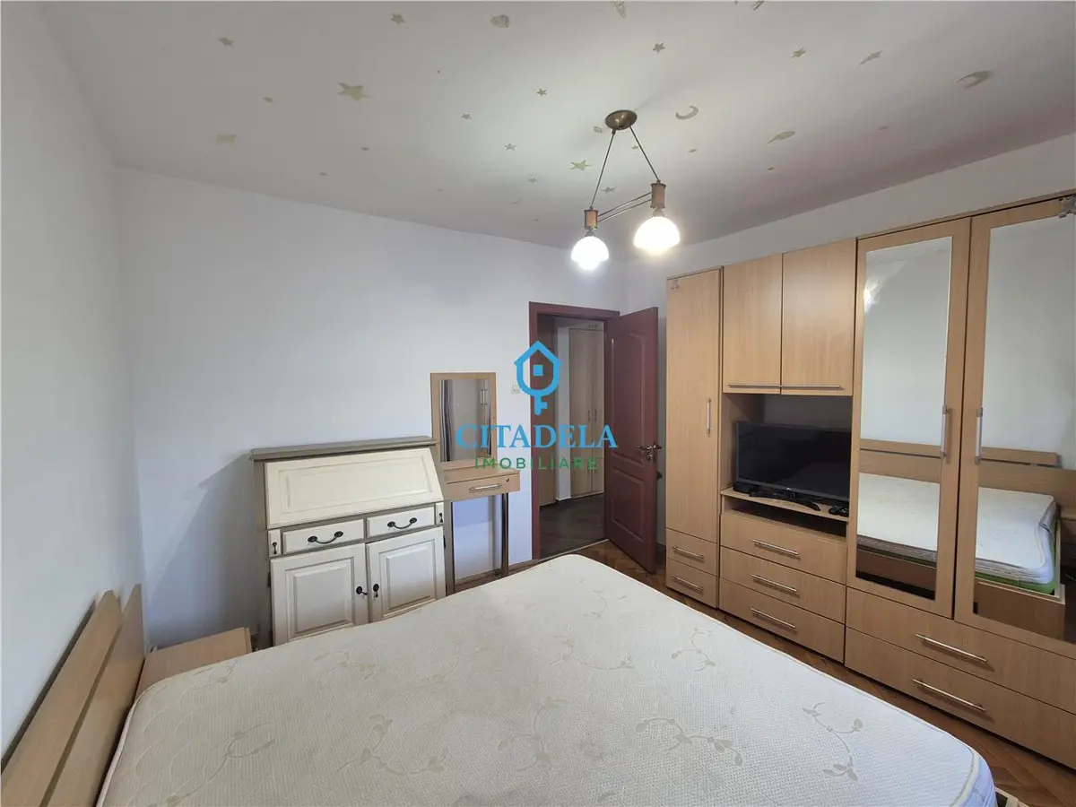 Apartament cu 4 camere decomandat, zona Cetate, etaj 3, fotografia 8