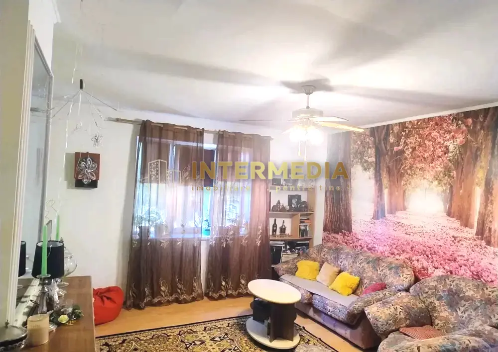 Vanzare Casa 5 camere Nefinisata cu 930 mp teren strada asfaltata CETATE, fotografia 3