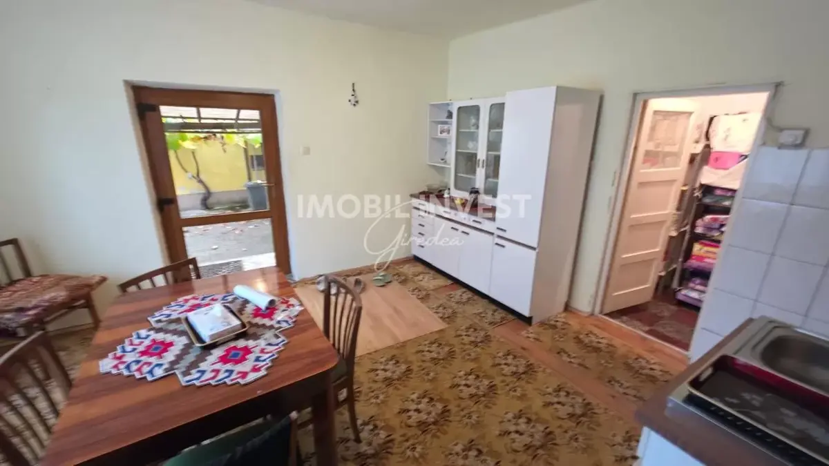 Casă cu 5 camere și teren de 2.024 MP, garaj și anexe, Vințu de Jos, fotografia 7