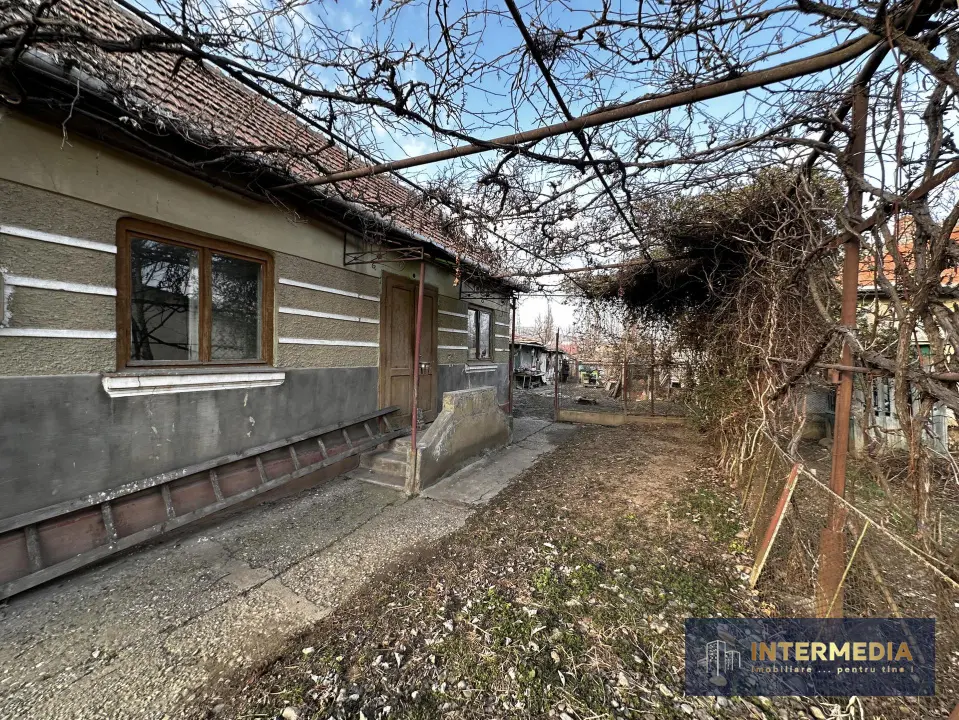 Casa Veche intrare Barabant 1242mp./17m Teren Gard Asfalt Bransamente Utilitati, fotografia 1