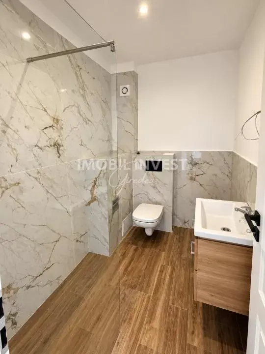 Apartament ultracentral, etaj 1, cu parcare și garaj, bloc nou, fotografia 5
