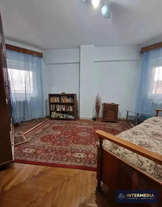 DE VANZARE, APARTAMENT 3 CAMERE, DECOMANDAT, ETAJ 1, CENTRU, 73 MP, fotografia 3