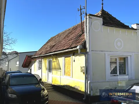 Casa Vanzare Centru Ultracentral 110 mp cu 581 Mp Teren Utilitati Asfalt