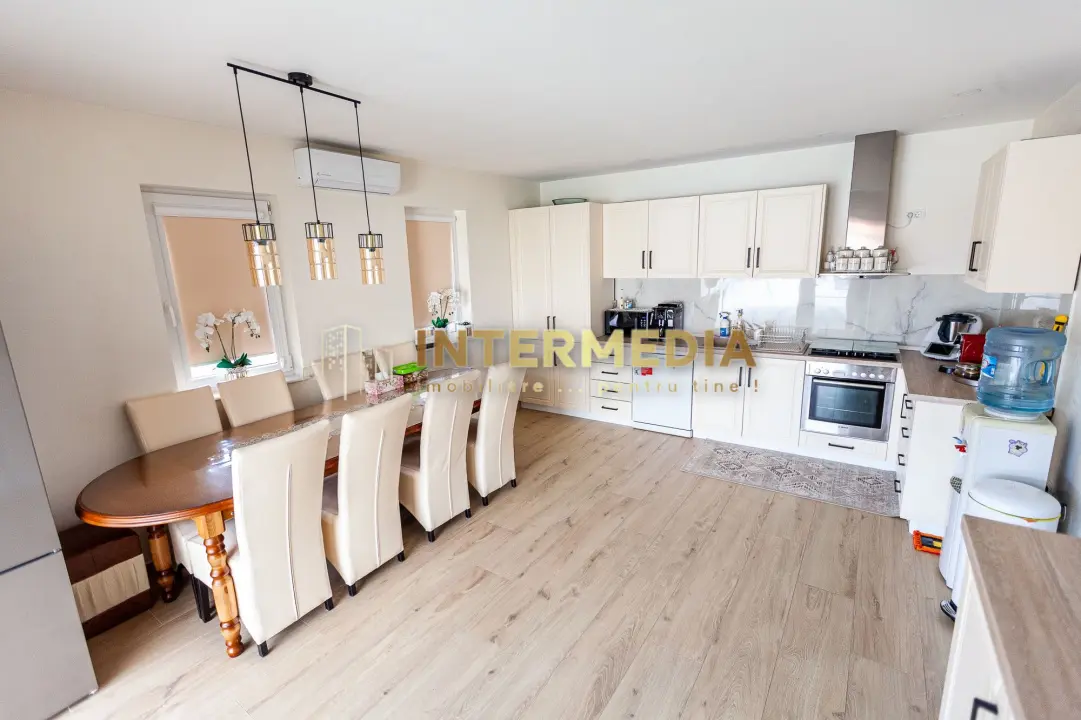 Casa Finisata 6 camere 681 mp.Teren Micesti Renovata Modern Curte Gard Utiliati, fotografia 8