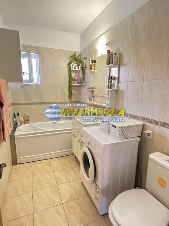 Apartament 2 camere Bloc Nou CENTRU Balcon Mansarda Boxa 12 mp Parcare Mobilat, fotografia 2